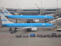  - KLM: PH-AOA, A330-203 & PH-BXH , B737-8K2 - by Henk Geerlings