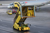  - Flughafen Fahrzeug / airport car Innsbruck - by Juergen Postl