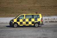  - Flughafen Fahrzeug / airport car Innsbruck - by Juergen Postl