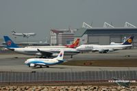  - Heavy traffic at Hong Kong - by Michel Teiten ( www.mablehome.com )