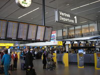  - Schiphol , Terminal 1 , check in area - by Henk Geerlings