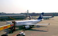  - View over an italo-mongolian meeting at the western gates of TXL - by Holger Zengler
