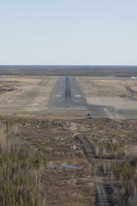  - Final approach to RWY33 at Yellowknife. - by Andy Graf-VAP