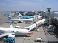  - Schiphol - D pier - by Henk Geerlings