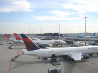  - Schiphol , E- Pier - by Henk Geerlings
