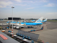  - Schiphol , F-pier - by Henk Geerlings