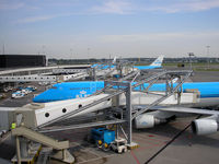  - Schiphol , F-pier - by Henk Geerlings