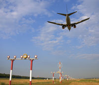  - A distance of less than 150 feet for a touch down on runway 08 L - by Holger Zengler