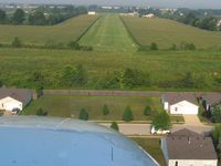  - Final for 27 during the EAA fly-in - by Bob Simmermon