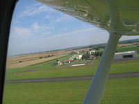 Étampes Montdesir Airport photo, click to enlarge
