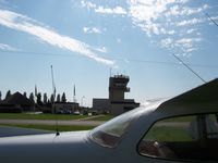 Étampes Montdesir Airport photo, click to enlarge