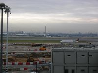  - Heathrow early in the morning.I was waiting for a colleague from Frankfurt. - by Erdinç Toklu