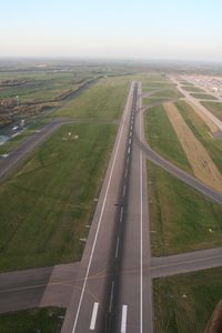  - Stansted, closed by volcanic ash, provides an opportunity for balloon flight - by Pete Hughes