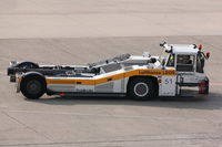  - Aircraft Tractor, Typ: Goldhofer, Lufthansa No. 51 - by Air-Micha