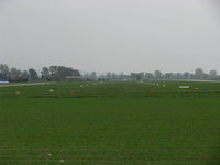  - Grass Runway 07R-25L left of the hard surfaced runway - by remco van kuilenburg