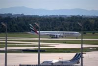  - View from visitor´s hill over western apron to runway 26L - by Holger Zengler