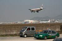  - B-2379 app rwy 33 - by Dawei Sun