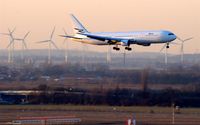  - Final approach in final sunlight on rwy 08L..... - by Holger Zengler