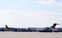  - Unloading and loading of a CRJ 700 takes a lot of cars and people..... - by Holger Zengler