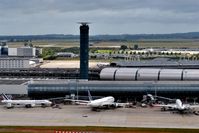  - View on parts of Terminal 2 after take-off on rwy 26L - by Holger Zengler