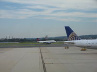  - Delta arriving DCA - by Ronald Barker