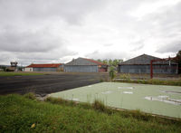  - Overview of the Airclub's hangars... Now Airport closed since July 2010 - by Shunn311