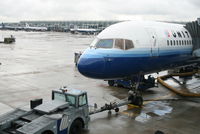  - T1 - Concourse B   seen from  T1 - Concourse C - by Daniel Vanderauwera