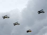  - Bücker Formation - by P. Radosta - www.austrianwings.info