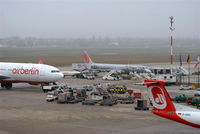  - All the planes you can see are airberliners - truth or false? - by Holger Zengler