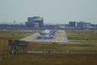  - Delta 757 on 12R - by RWB