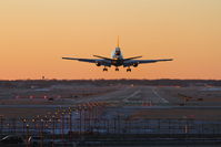  - FedEx McDonnell Douglas DC-10-30F, FDX556 arriving RWY 28 KORD. - by Mark Kalfas