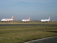  - Gang of Bus queuing for runway 09R - by Alain Durand
