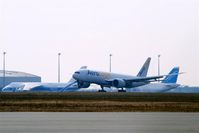  - Traffic on runway 08R ...... - by Holger Zengler
