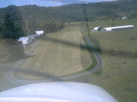  - On final rwy 28, info, monitor 122.8 Roseburg Muni, info on fld hanger says use 122.8, the published on charts and Flight Guide said 122.9. West end of 28 (10) is un-mowed and marshy..... RC Flying Club uses field regularly. - by Mel B. Echelberger
