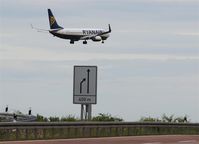  - Sequence of a final approach on rwy 08L. - by Holger Zengler