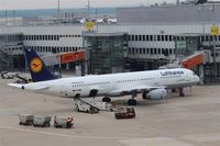  - Business as usual on gate A13.... - by Holger Zengler