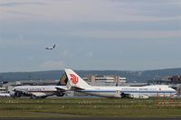  - First view over the airport fence on a long day at Germany´s no. 1 airport. - by Holger Zengler