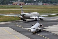  - Chance encounter near rwy 25C..... - by Holger Zengler
