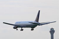  - United B63 N677UA Arriving on Runway 28. - by Mark Kalfas