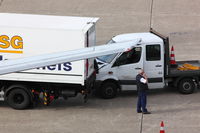  - Small accident on the ramp ! - by Air-Micha