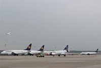  - Coming and going of short-range aircraft..... - by Holger Zengler