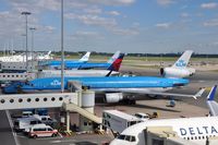 Amsterdam Schiphol Airport photo, click to enlarge