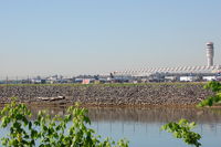  - View from airport park towards the terminal of Washington National (Ronald Regan) - by FerryPNL
