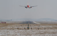  - on final rwy 11 - by Thomas Ranner