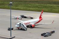  - More or less bustling activity on apron 1..... - by Holger Zengler