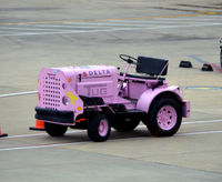  - Delta pink tug at National - by Ronald Barker