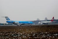  - A kind of rush hour at the end of rwy 07.... - by Holger Zengler