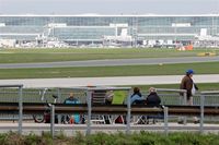  - Spotter point at motorway A5 (exit Zeppelinheim): Here you´re sitting in first row for inbound traffic on runways 25 and in third row for outbound traffic on runways 07. - by Holger Zengler