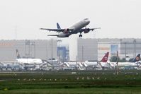  - Take off on rwy 07C.... - by Holger Zengler