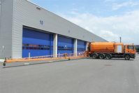  - What the truck wears on both sides is an area deicing unit with a width of 40 meters at all.  - by Holger Zengler